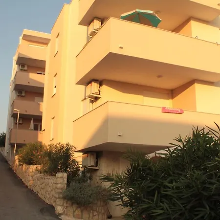 Giovanni Apartments Family Resort Mandre